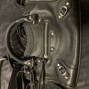 Don’t think it fits me anymore. BALENCIAGA Nanao. 80% new.